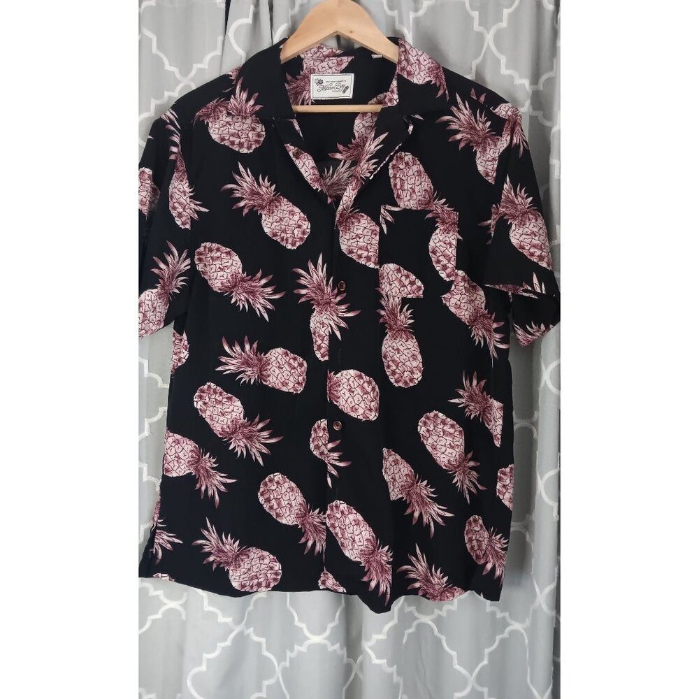 Milano Bay Medium Black Pineapple Button Up Vacation Event Hawaiian Cruise Top